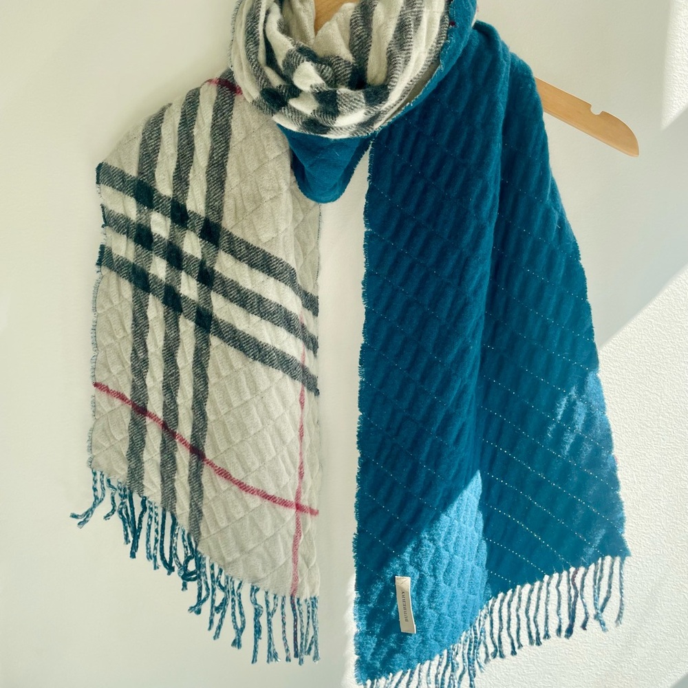 CLEAROUT Burberry Reversible Teal Fringed Scarf